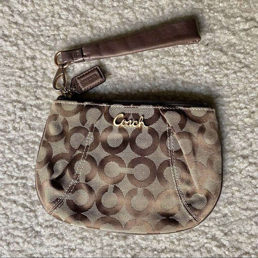 NWOT Coach Wristlet Clutch Brown with Strap